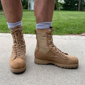 Belleville coyote boots. Mens 8.5. Vibrant soles.